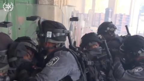 Israeli Police at the door to the Al-Aqsa mosque