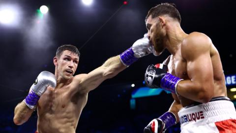 Callum Smith lands jab in a fight