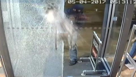 Thieves smashing window