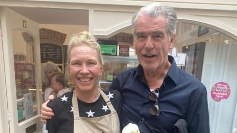 Actor Pierce Brosnan with shop owner Jane Mansi in Knaresborough