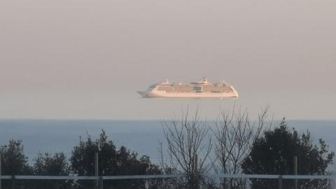 Levitating boat in Bournemouth