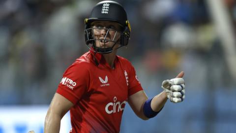 Heather Knight walking off the pitch after being dismissed