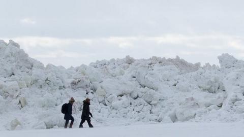 Ice wall in Zelenogorsk