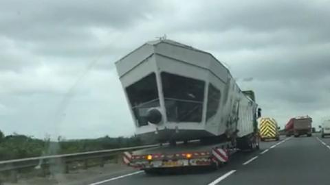 Airlander 10 on the back of a lorry.