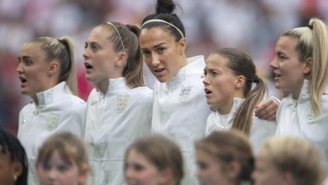 England women line up