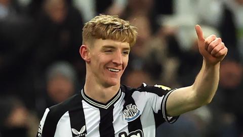 Anthony Gordon celebrates scoring for Newcastle against Manchester United at St James' Park