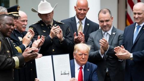 Donald Trump signs executive order