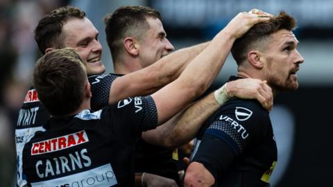 Exeter celebrate Henry Slade's try