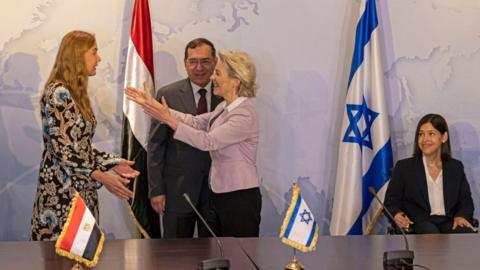 European Commission President Ursula von der Leyen (C), EU Commissioner for Energy Kadri Simson (L), Egyptian Minister of Petroleum Tarek el-Molla(C-Back), and Israeli Minister of Energy Karine Elharrar react after signing a trilateral natural gas deal during the ministerial meeting of the East Mediterranean Gas Forum (EMGF) in Cairo on June 15, 2022.