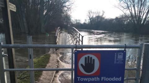 Towpath between Fiddler's Island, Port Meadow and Botley Road