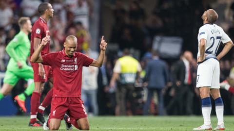 Fabinho celebrates, Moura looks to heavens