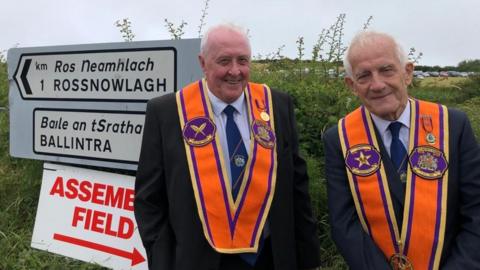 OO members at the Rossnowlagh sign