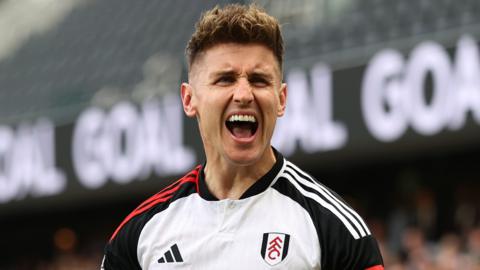 Tom Cairney celebrates Fulham's goal against Sheffield United