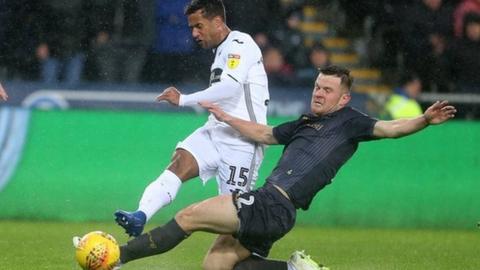 Wayne Routledge sgoriodd y gôl fuddugol