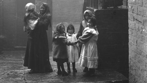 Woman and children down a back alley 1905/8, (detail)