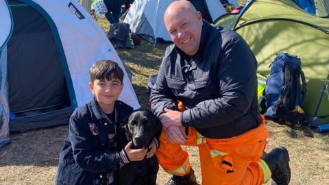 The K9 Search & Rescue NI team making new friends at the camp