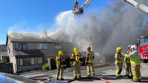 Firefighters tackle blaze using aerial platform