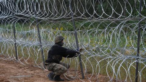 Polish builds Belarus border fence