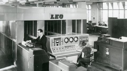 Leo computer