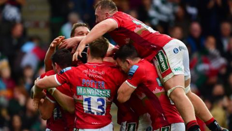 Leicester Tigers players celebrate scoring a try against Harlequins