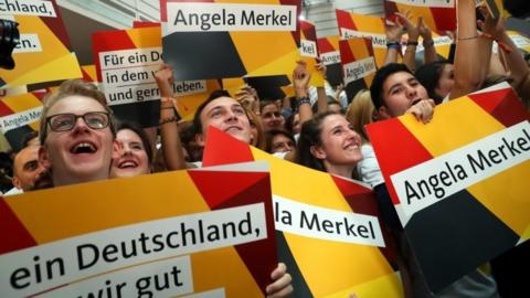 Angela Merkel's supporters cheer in Berlin. Photo: 24 September 2017