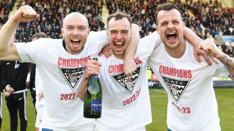 Dunfermline Athletic's Craig Wighton, Chris Hamilton and Kyle Benedictus celebrate
