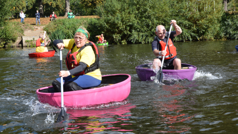 Coracle racers