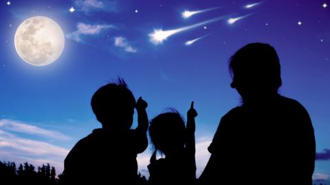 family-watching-meteor-shower.