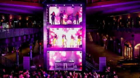 Mabel performs on a vertical stage