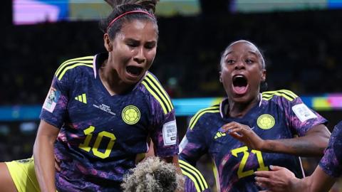 Vanegas celebrates with her Colombia team-mates