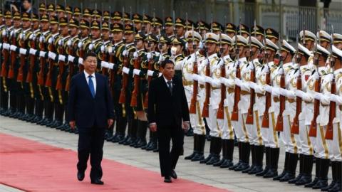 Chinese President Xi Jinping and Philippines President Rodrigo Duterte in Beijing (20 Oct 2016)