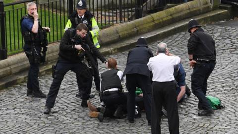 Police surround Westminster Bridge attacker