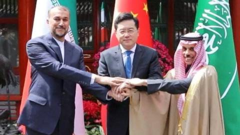 Iranian Foreign Minister Hossein Amir-Abdollahian (L) shakes hands with his Saudi counterpart Prince Faisal bin Farhan Al Saud (R) at a meeting in Beijing, China, hosted by Chinese Foreign Minister Qin Gang (6 April 2023)