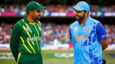 Pakistan captain Babar Azam and India captain Rohit Sharma ahead of the toss at the Men's T20 World Cup in 2022