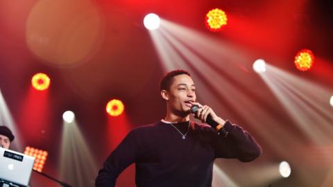 Picture of Loyle Carner performing