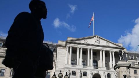 Man looking at the Bank of England