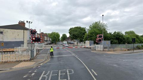 St George's Road level crossing