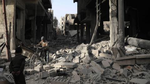 Destroyed buildings in Douma, in the Eastern Ghouta region of Syria (19 March 2018)