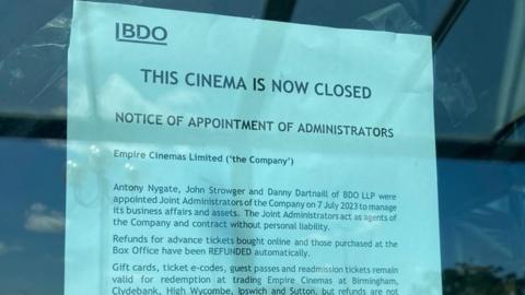 Sign saying this cinema is now closed