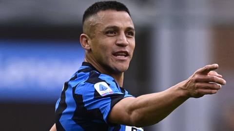 Alexis Sanchez celebrates scoring for Inter Milan against Sampdoria in Serie A