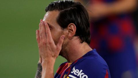 Lionel Messi reacting during the game against Sevilla