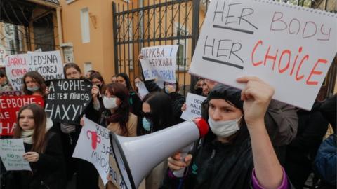 Protesters outside the Polish embassy in Kyiv