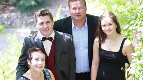 Evan Thomas with parents and sister