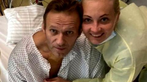 Alexei Navalny in hospital with wife Yulia,15 Sep 20