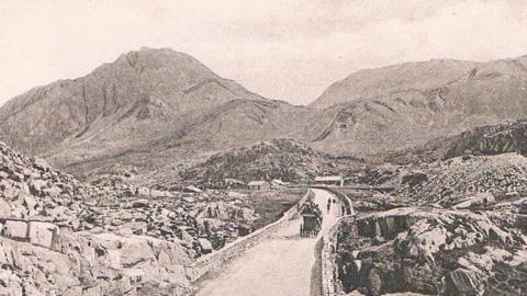 A postcard from 1900-1910 shows a coach and horses at the top of the valley crossing Pont Pen y Benglog and approaching Llyn Ogwen