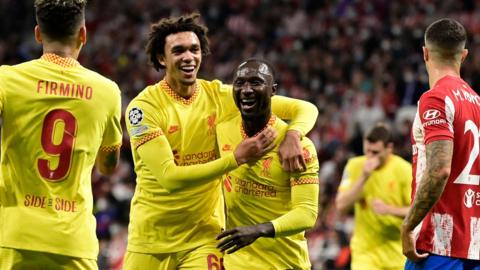 Liverpool celebrate the goal of Naby Keita (centre) at Atletico Madrid