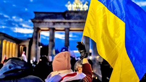 People protest in front of the Brandenburg gate against the Russian invasion of Ukraine on 24 February 2022 in Berlin, Germany