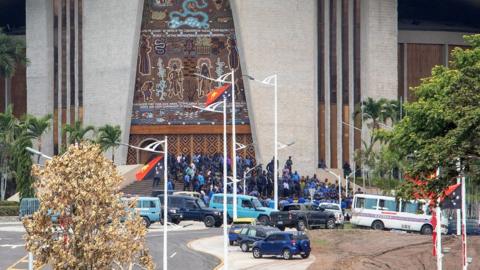 Police outside PNG parliament building