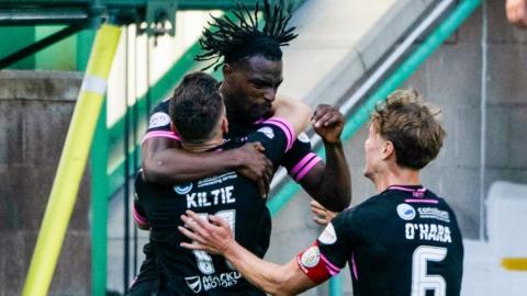 St Mirren celebrate Toyosi Olusanya's goal