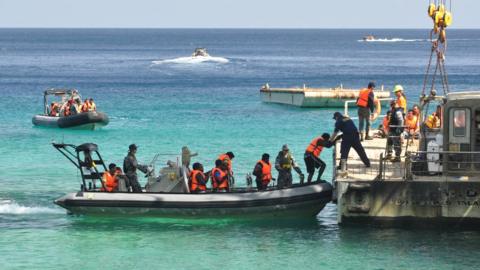 Asylum seekers land at Christmas Island